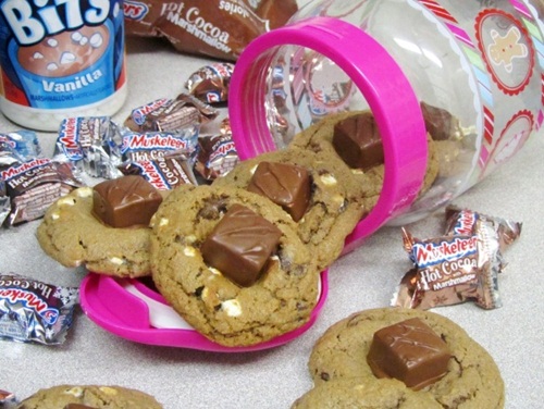 Hot Cocoa Blossoms from Erin of Spiffy Cookie cookies