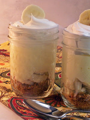 Last Minute OMG We Have Visitors Banana Cream Pie Parfaits from cravingsofalunatic.com- Super easy and quick to make. This is something I whip up on the fly when company shows up at the door without warning. You’ll love these little treats, and so will your guests! (@CravingsLunatic)