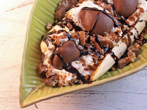 Turtle Banana Split | Cravings of a Lunatic | #turtles #caramel #chocolate #pecan #bananasplit #icecream