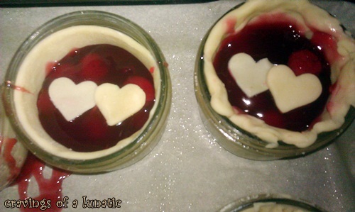 How to make cute toppings for pie in jars. 