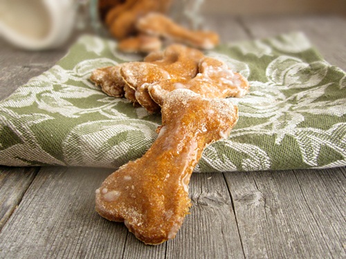 Sweet Potato Biscuits by Hungry Couple | #dogbiscuits #dogtreats