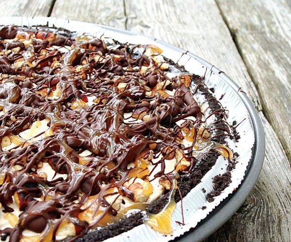 Snickurtle Pie by Diethood |  Featured on Cravings of a Lunatic's Turtles Recipe Round Up | #turtles #recipe #pie #frozenpie #snickers #chocolate #caramel