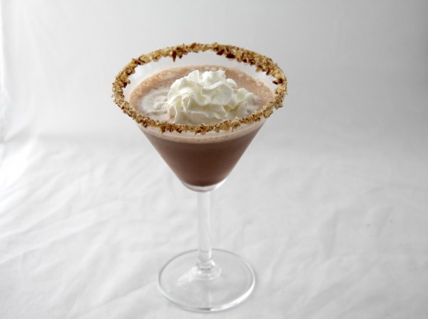 Turtle Caketini by Snappy Gourmet | Featured on Cravings of a Lunatic's Turtles Recipe Round Up | #turtles #recipe #beverage #caketini #martini #drink