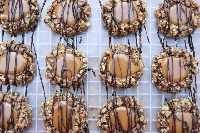 Turtle Cookies by The Kitchen is my Playground | Featured on Cravings of a Lunatic's Turtles Recipe Round Up | #turtles #recipe #cookies #caramel #delicious