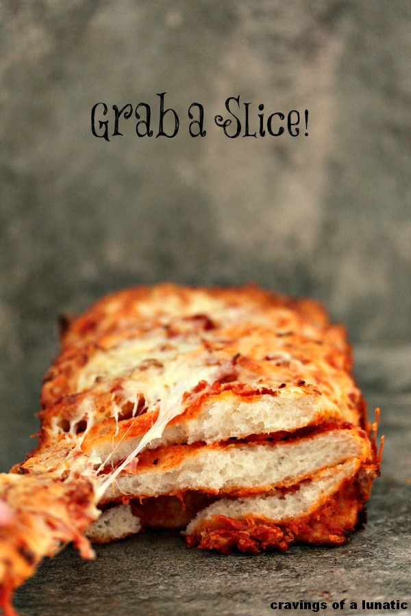 Pizza Pull Apart Bread | Cravings of a Lunatic | Easy and delicious pizza pull apart bread. 