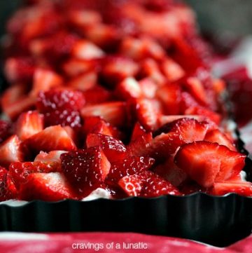 Strawberry No Bake Cheesecake Tart | This No Bake Strawberry Cheesecake Tart is super easy to make and perfect for summer.