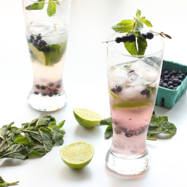 Wild Blueberry Mojitos | Guest Post by Je suis alimentageuse on Cravings of a Lunatic