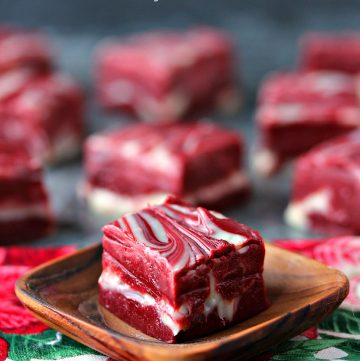 Red Velvet Swirl Fudge from cravingsofalunatic.com- Nothing beats an easy to make fudge recipe during the holidays, especially one that looks so impressive. This might look hard but it's incredibly easy, quick and absolutely delicious! (@CravingsLunatic)