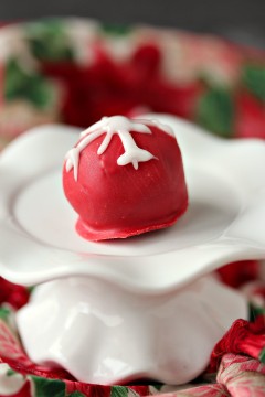 Snowflake OREO Cookie Balls from cravingsofalunatic.com- This recipe is perfect for the holiday season. OREO Cookies are mixed with cream cheese, then coated with chocolate, or red candy coating, then decorated with tiny snowflakes. (@CravingsLunatic)