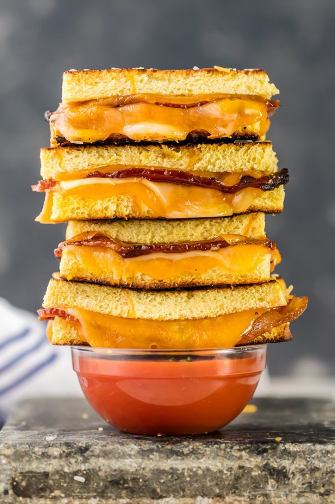 Bacon Grilled Cheese Dippers – The Cookie Rookie, featured on cravingsofalunatic.com for our weekly meal plan. Swing by the blog for more recipes (@CravingsLunatic)