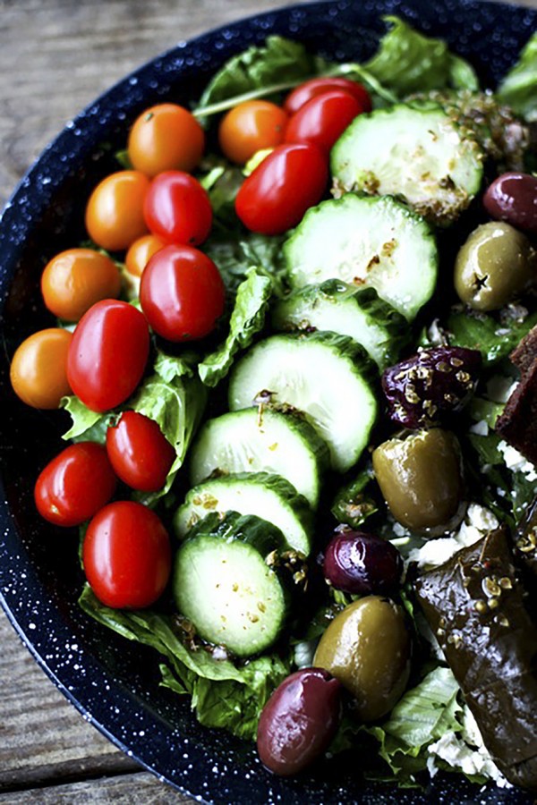 Greek Salad Gryo Plate – Foodie with Family, featured on cravingsofalunatic.com for our weekly meal plan. Swing by the blog for more recipes (@CravingsLunatic)